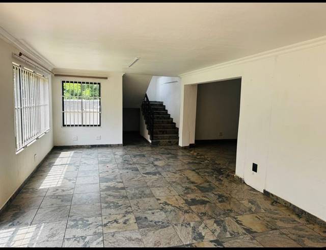 6 BEDROOM HOUSE FOR SALE IN MENLYN